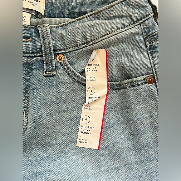 Universal Thread Women's Light Blue Mid-Rise Curvy Skinny Distressed Jeans Sz 4 - Picture 4 of 12